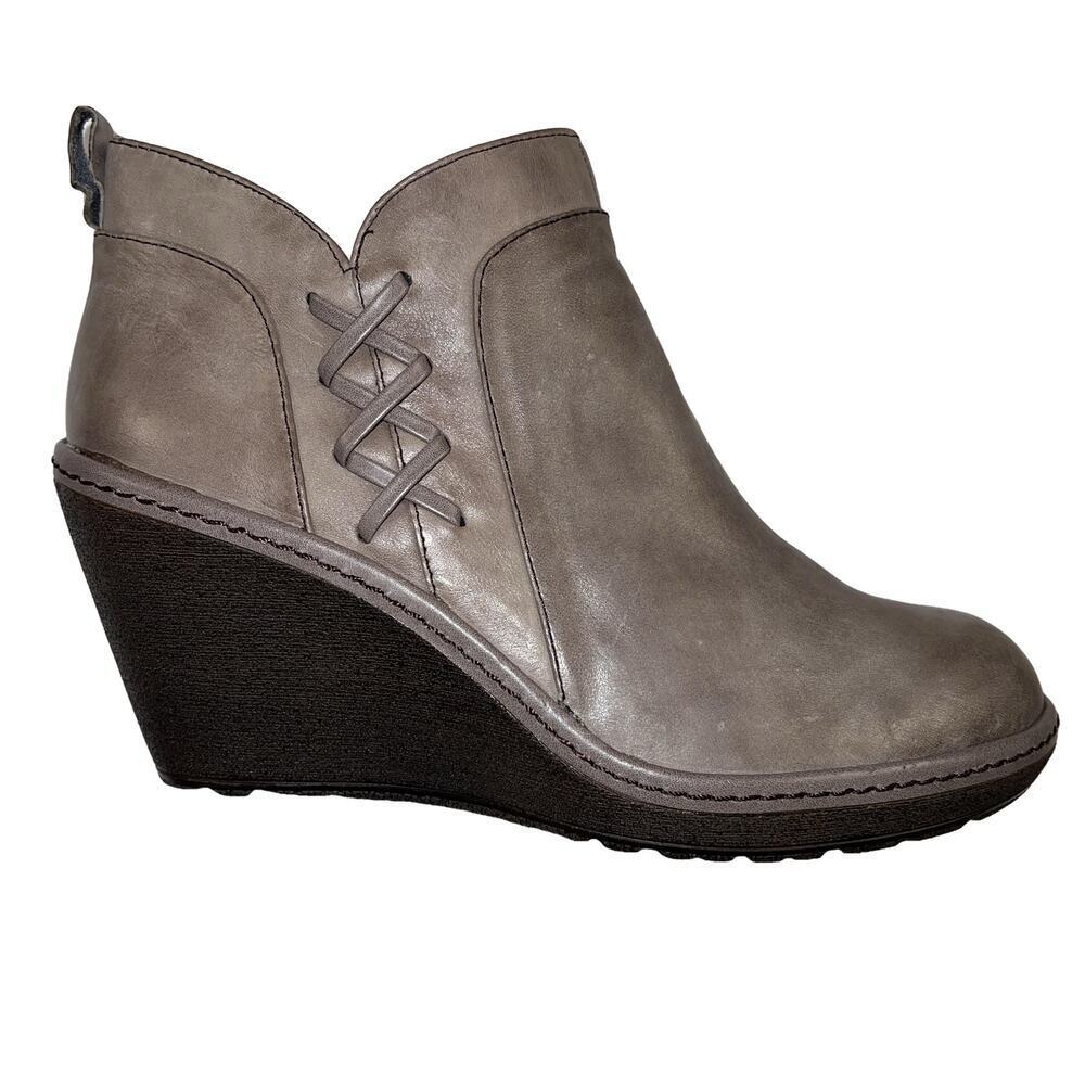 Wedge Ankle Bootie in Grey - Women's Casual Leather Boot Sofft size 7